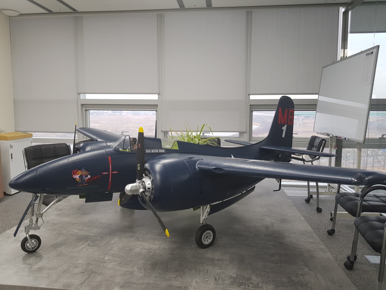 고정익비행기체 제작중